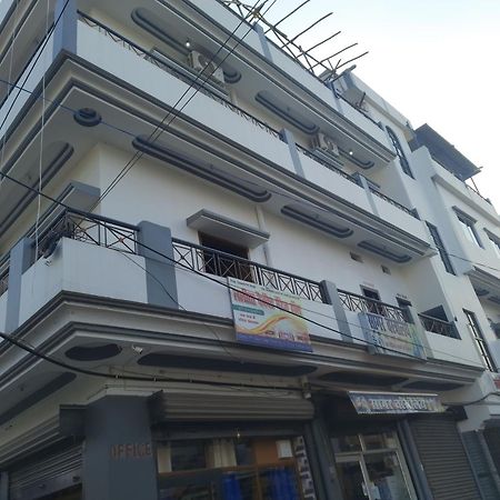 Lbh Hotel Gaya Bagian luar foto
