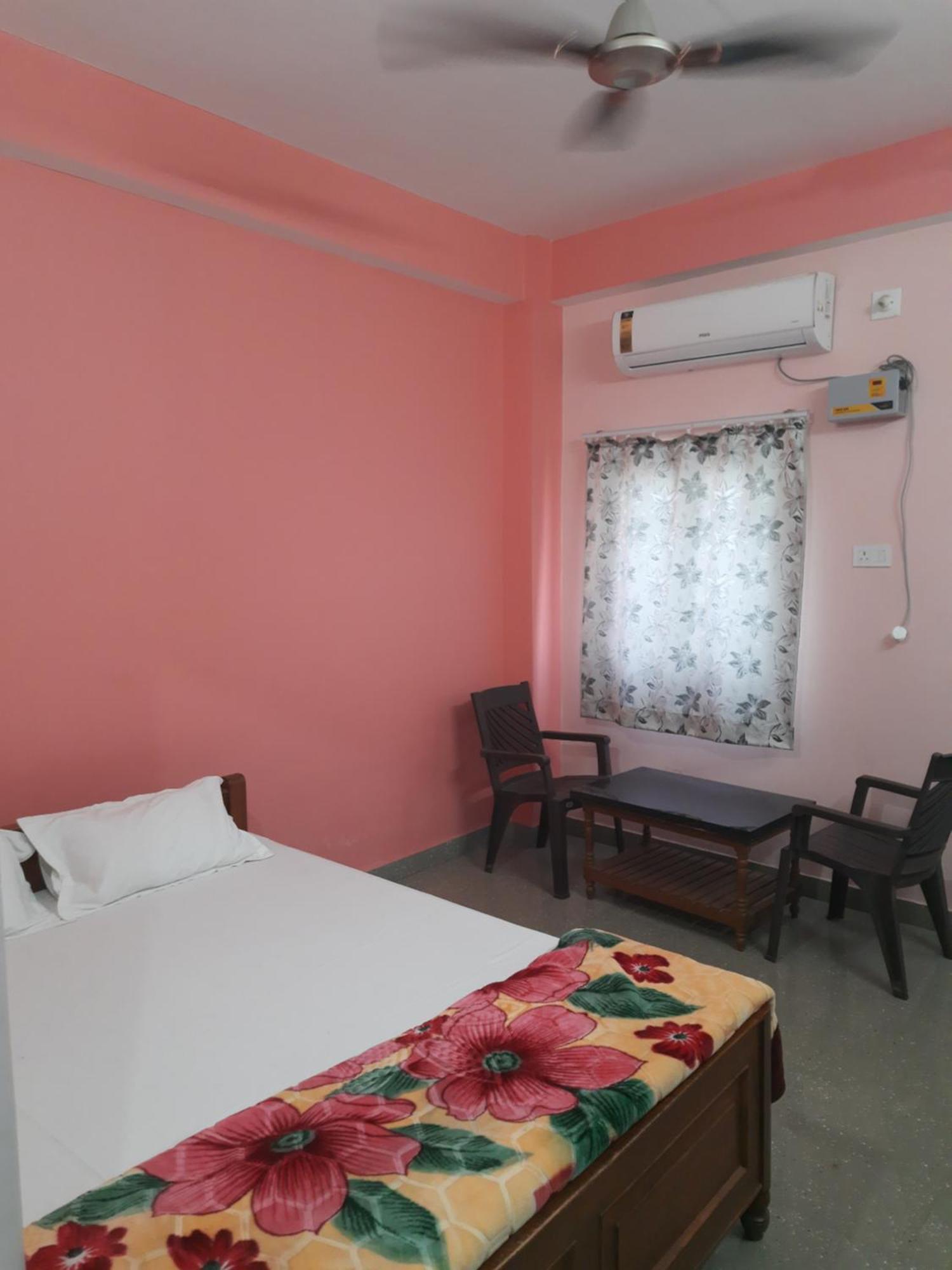 Lbh Hotel Gaya Bagian luar foto
