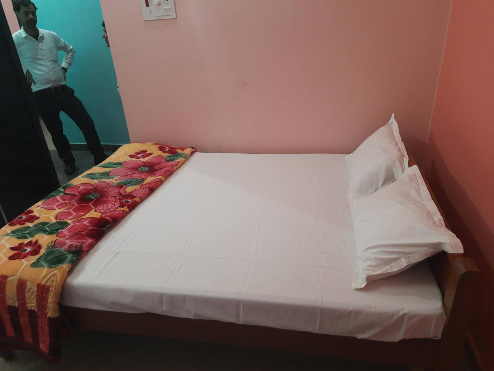 Lbh Hotel Gaya Bagian luar foto
