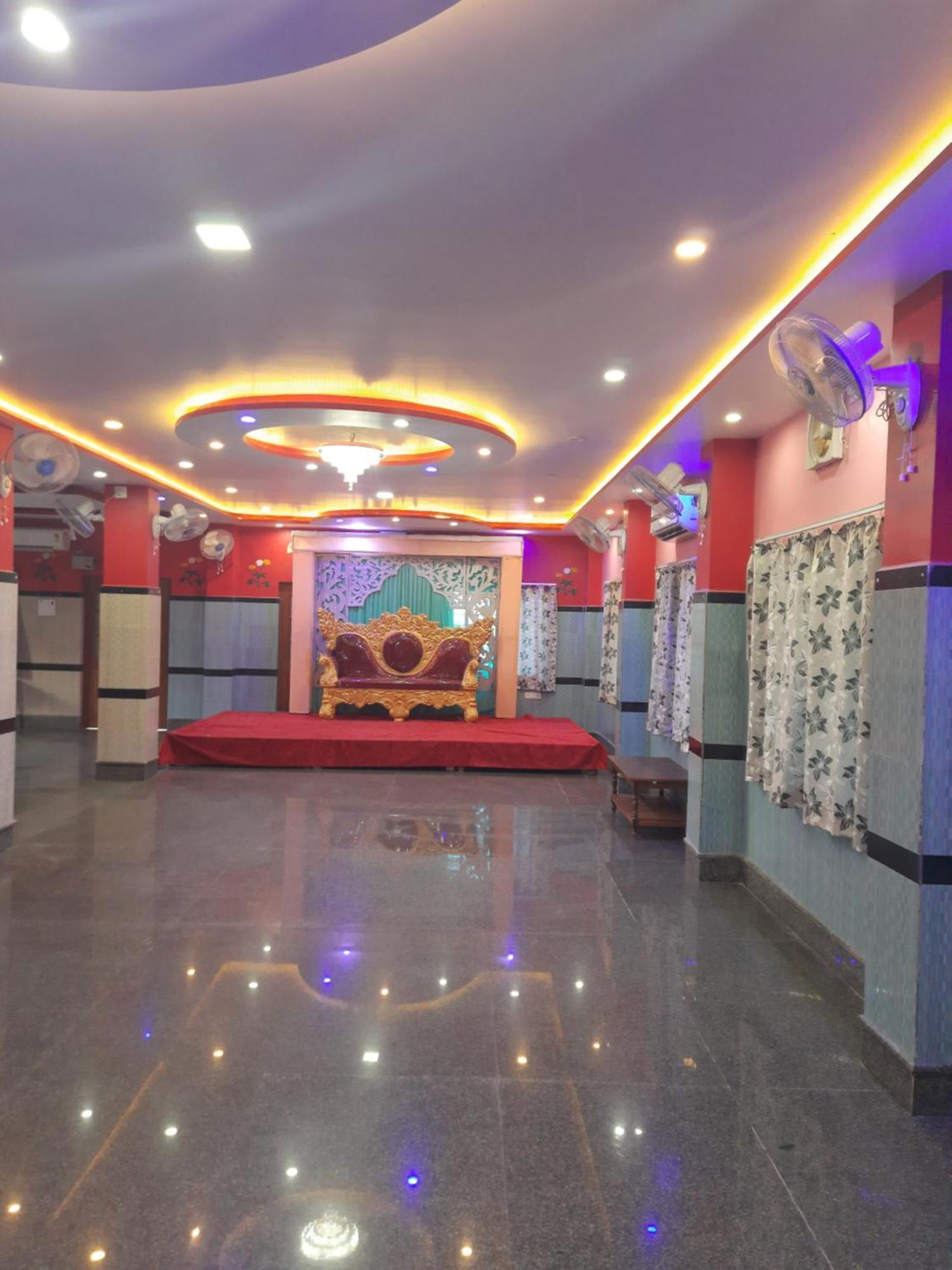 Lbh Hotel Gaya Bagian luar foto